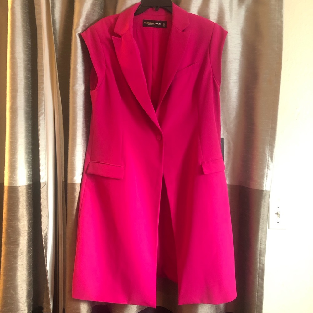 Sleeveless one button coat